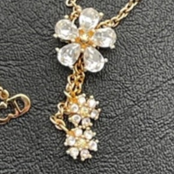 Vintage Rare find Christian Dior necklace w/Clear Rhinestones flowers - Picture 3 of 11